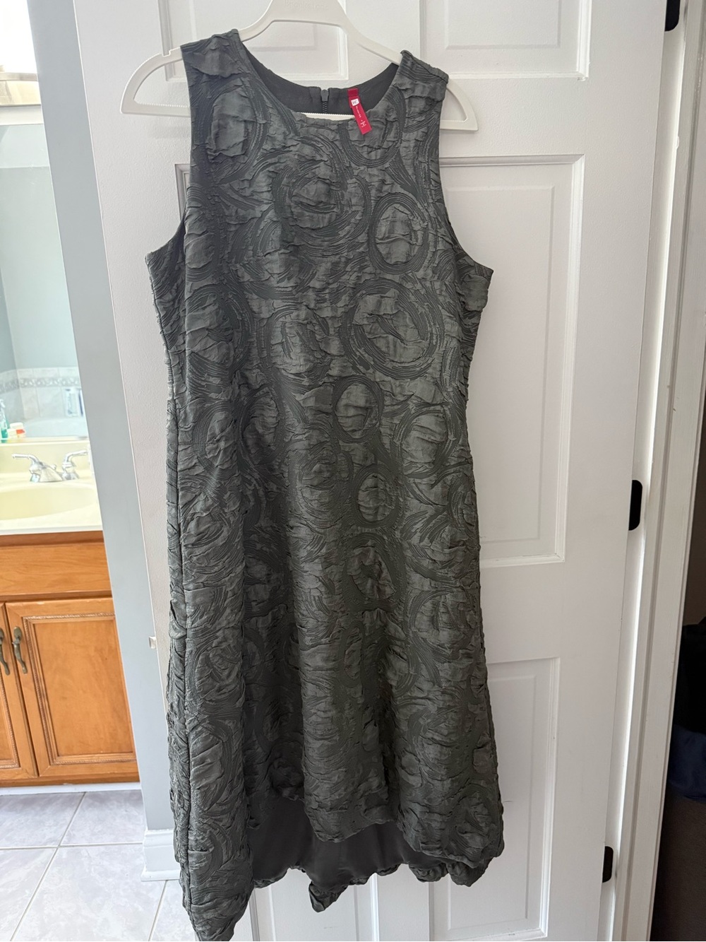 IC COLLECTION Textured Sleeveless High-Low Dress - Gray